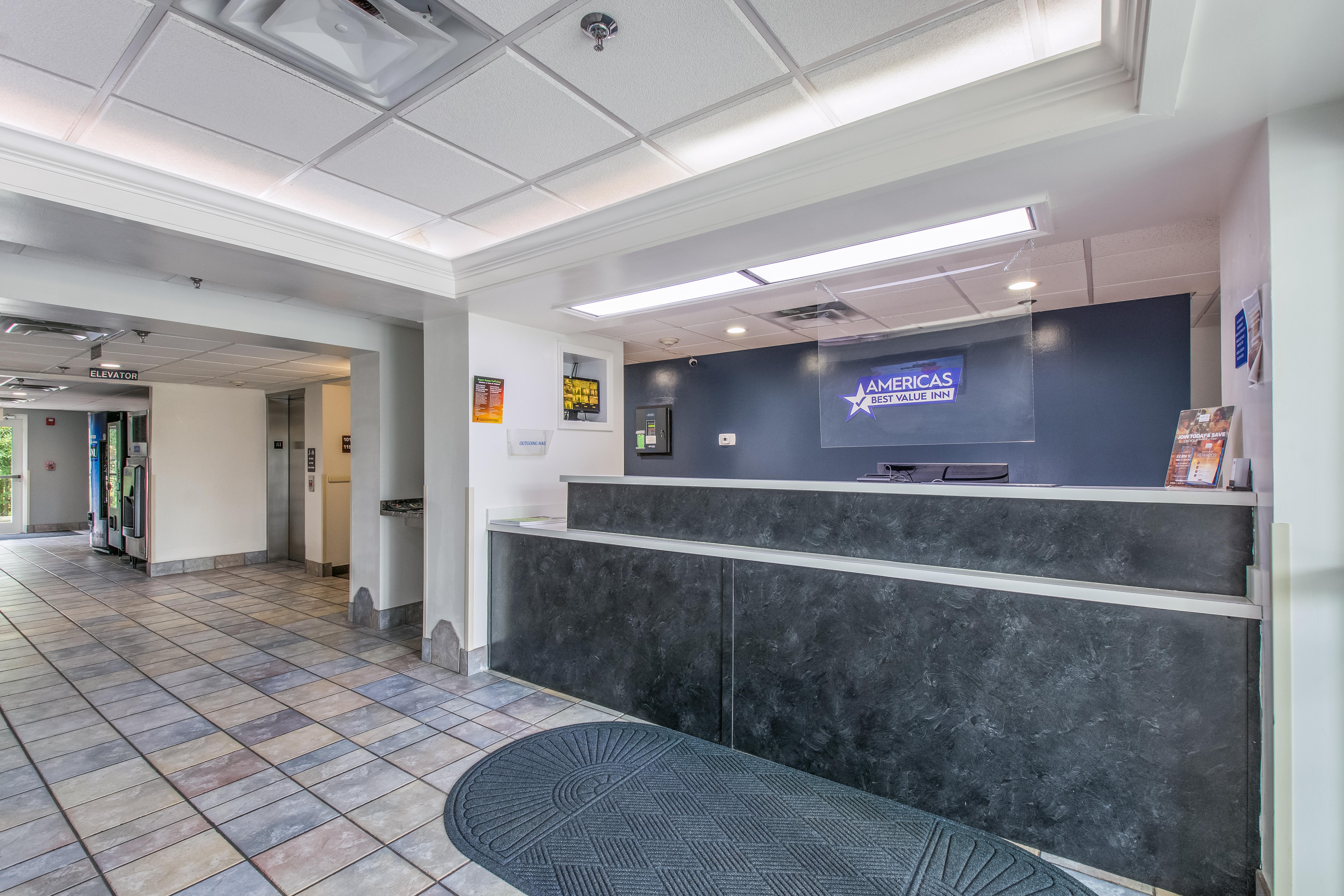 Americas Best Value Inn-Knoxville East Exterior foto